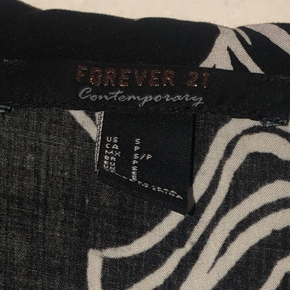 Forever 21 tropical button up - Picture 3 of 3